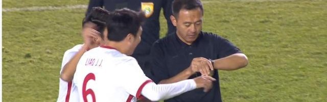 九游体育官网-是666啊！亚泰梅州主裁补时未完结束比赛 拒绝复赛