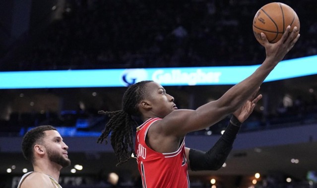 九游体育app-公牛-森林狼阿约·多桑姆交易评级：涉及4名球员和4选秀权